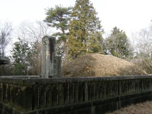 和意谷　輝政の墓碑